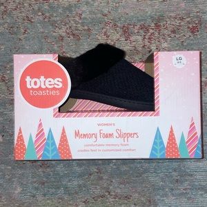 NWT Women’s Totes “Toasties” Memory Foam Slippers - Large
